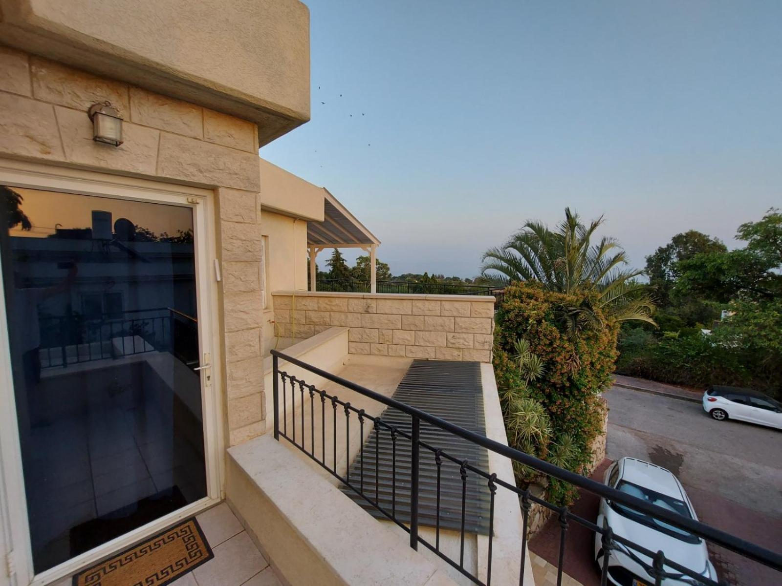 למרפסת La Balcona Apartment Chorazim Room photo
